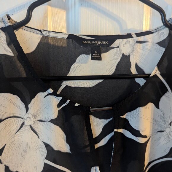 Banana Republic blouse - small - Picture 2 of 5